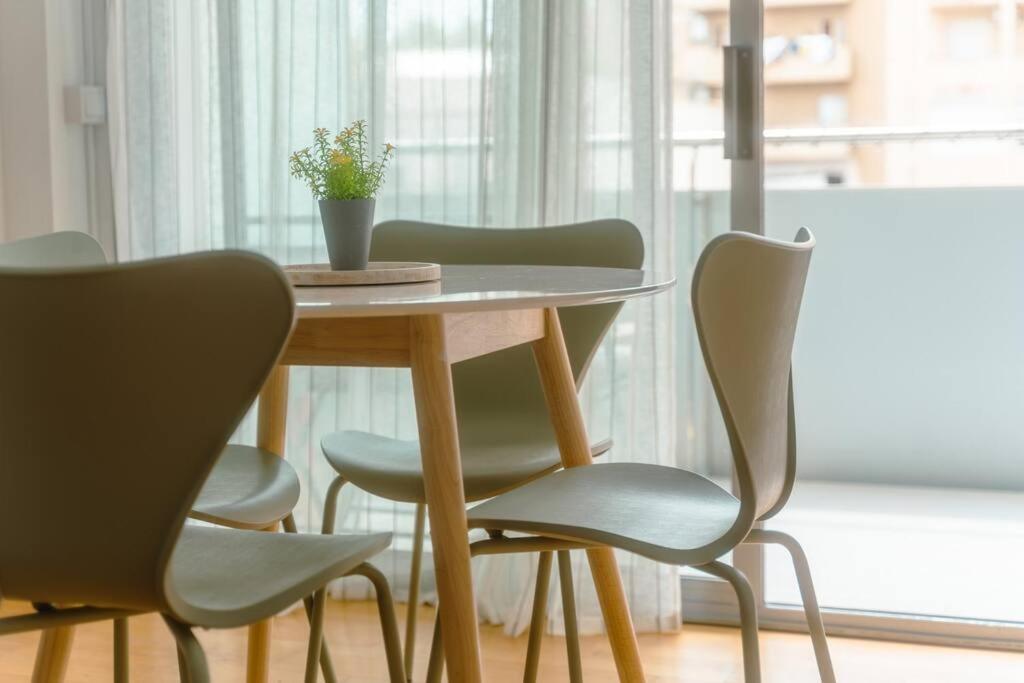 Piso Centrico Cerca De La Playa Con Parquing Apartamento
