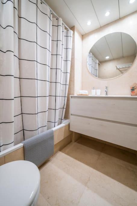 Piso Centrico Cerca De La Playa Con Parquing Apartamento *