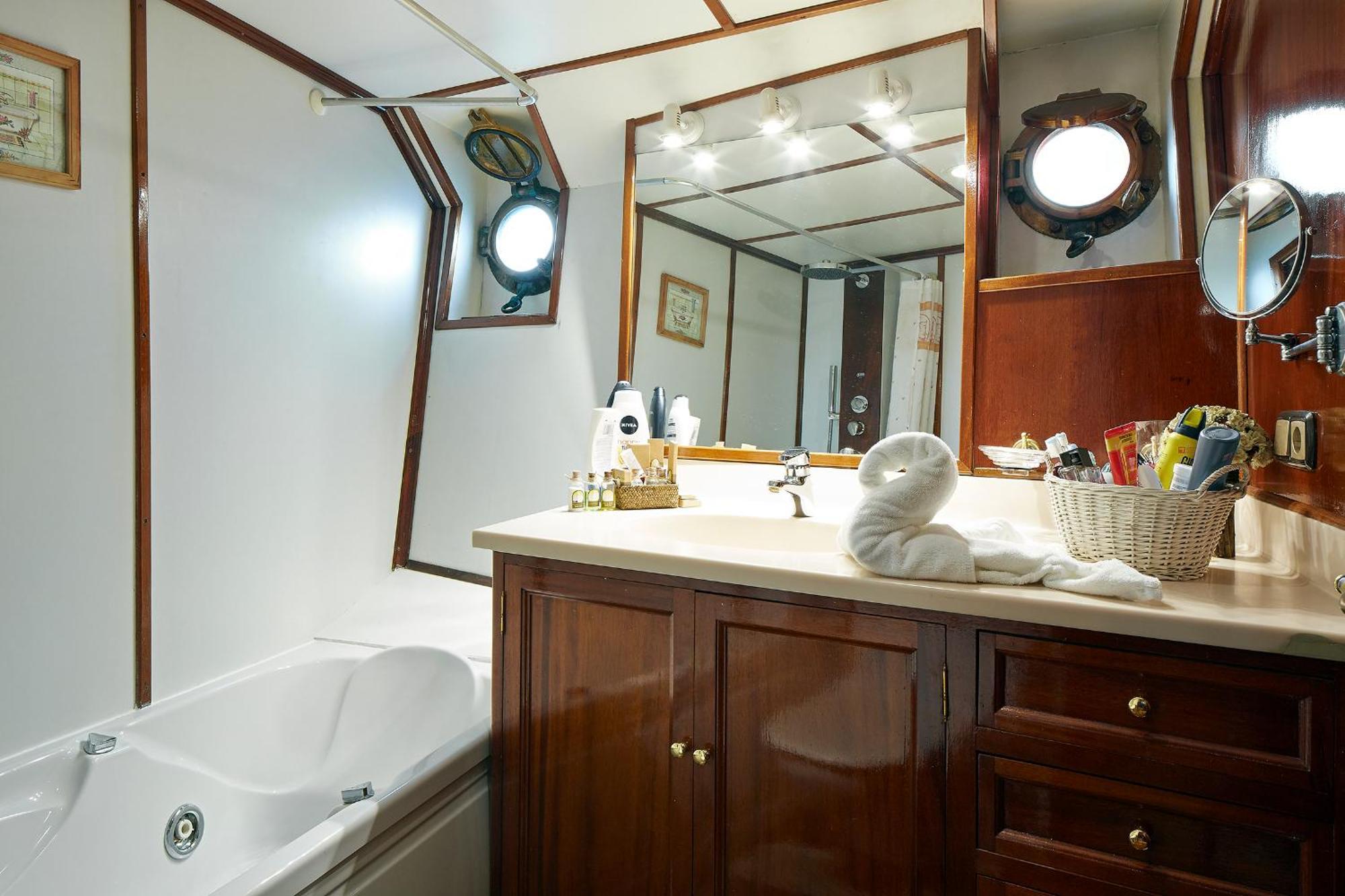 Hotel en barco Southern Cross Barcelona