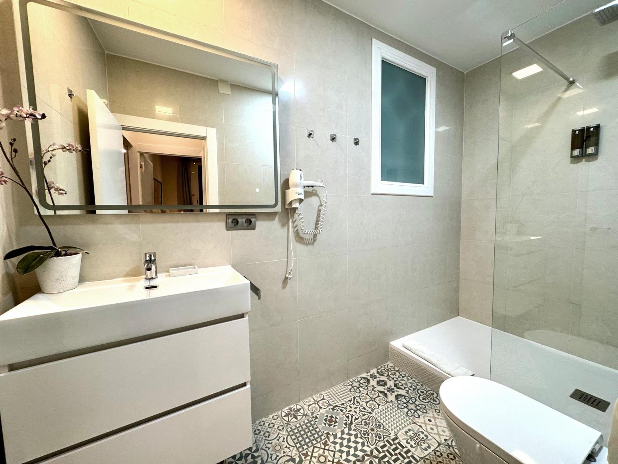 Colon Bcn 130 Mts 2 Port Vell *