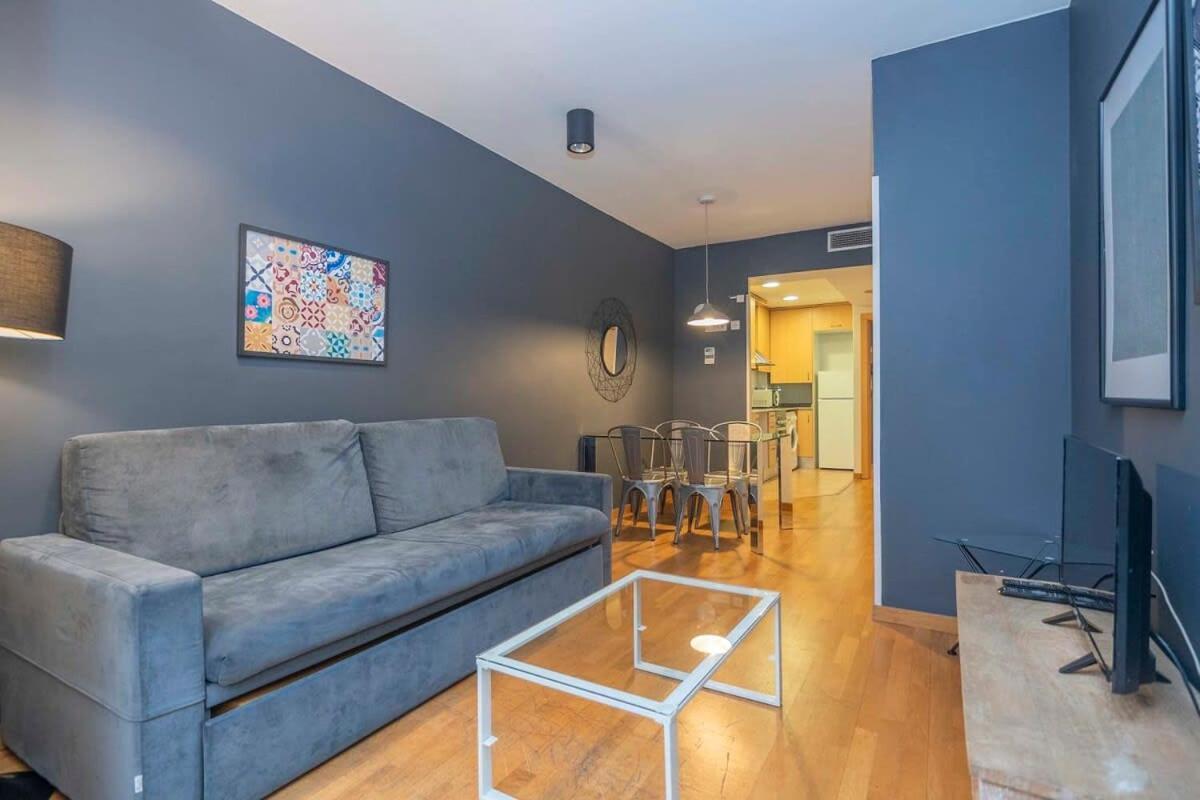 Apartamento 2 Bedroom With Balcony In Eixample 3-2 *