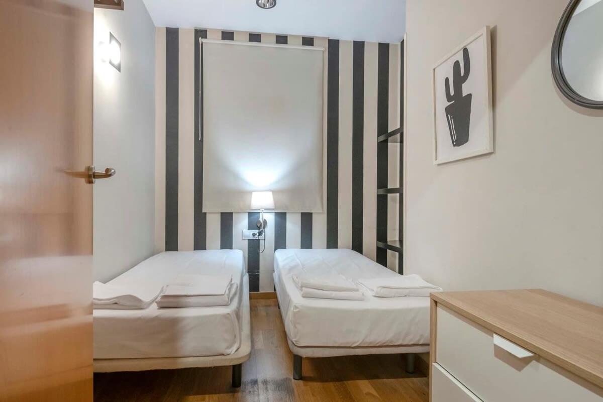 2 Bedroom With Balcony In Eixample 3-2 Apartamento Barcelona
