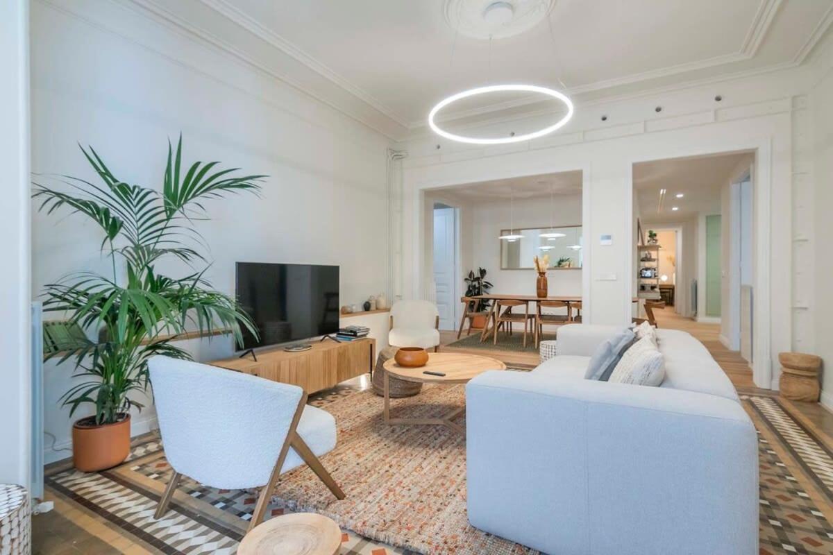 Amazing 5 Bedrooms 5 Bathrooms By Plaza Catalunya Apartment *