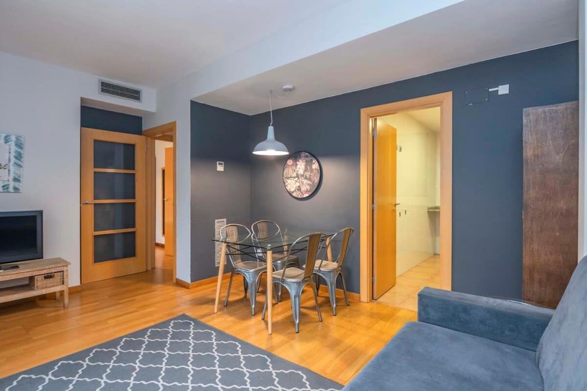 2 Bedroom With Balcony In Eixample 1-1 * Barcelona