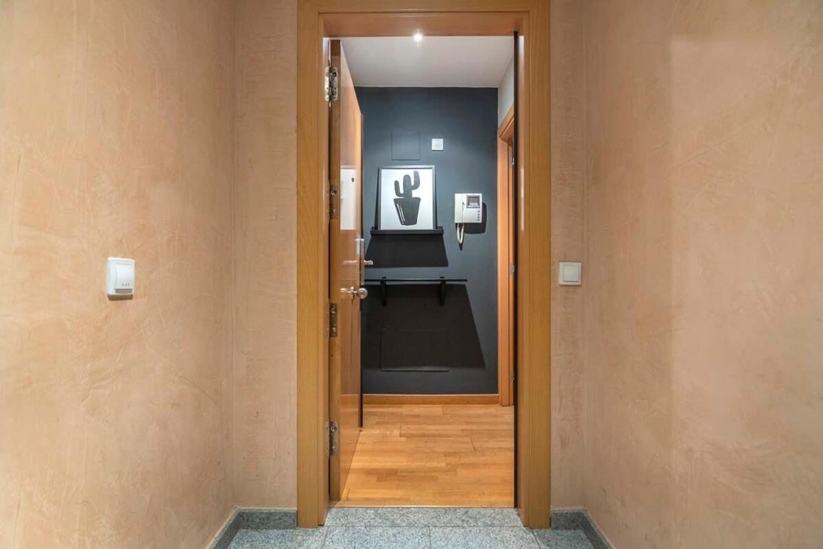 2 Bedroom With Balcony In Eixample 1-1 Apartamento