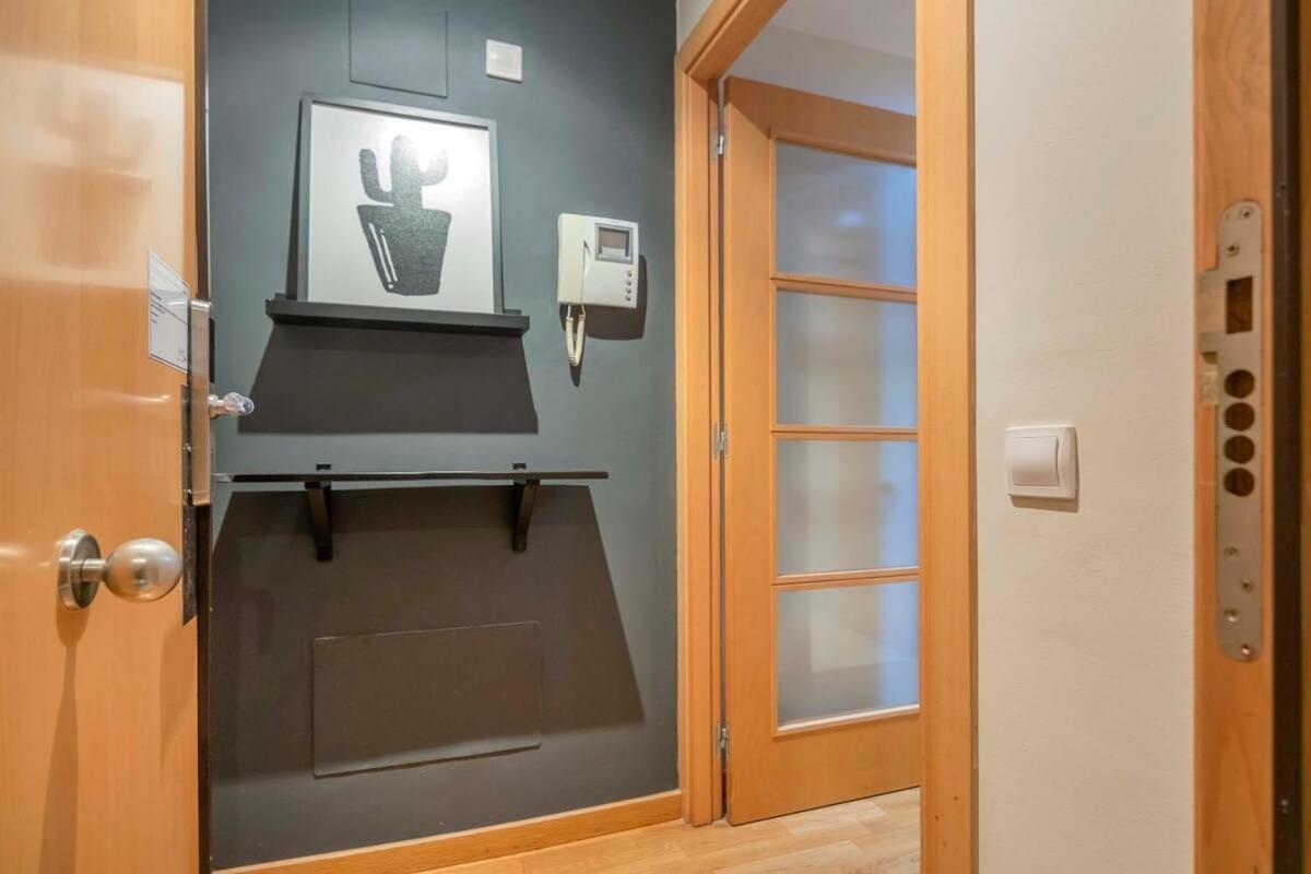 2 Bedroom With Balcony In Eixample 1-1 *