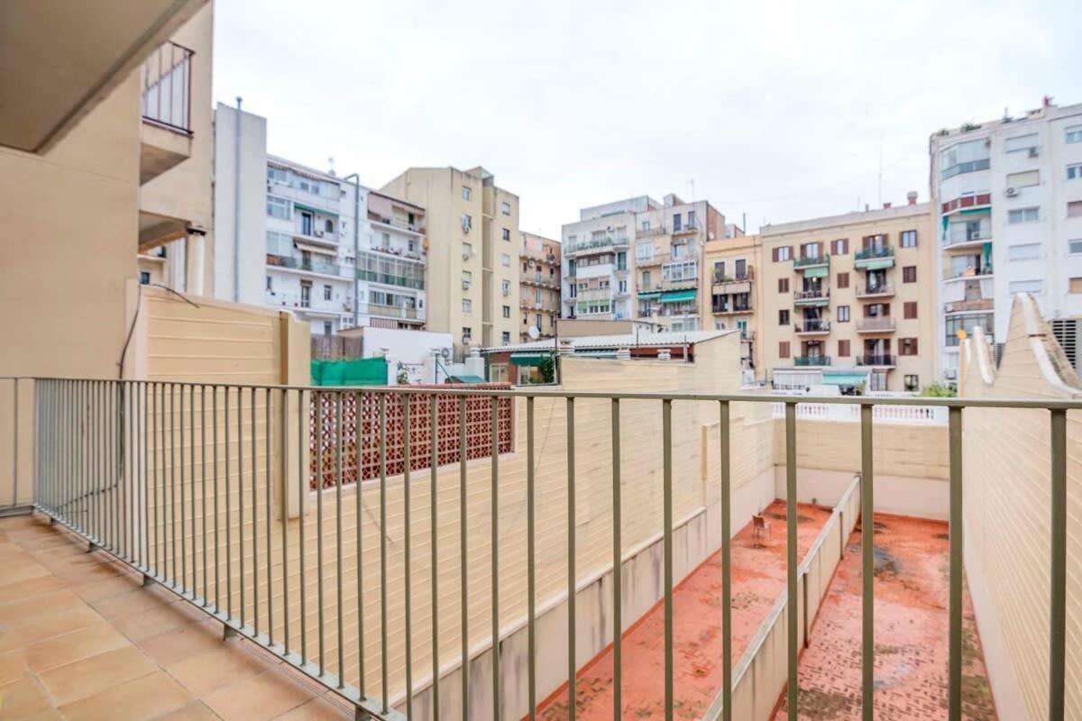 Apartamento 2 Bedroom With Balcony In Eixample 1-1