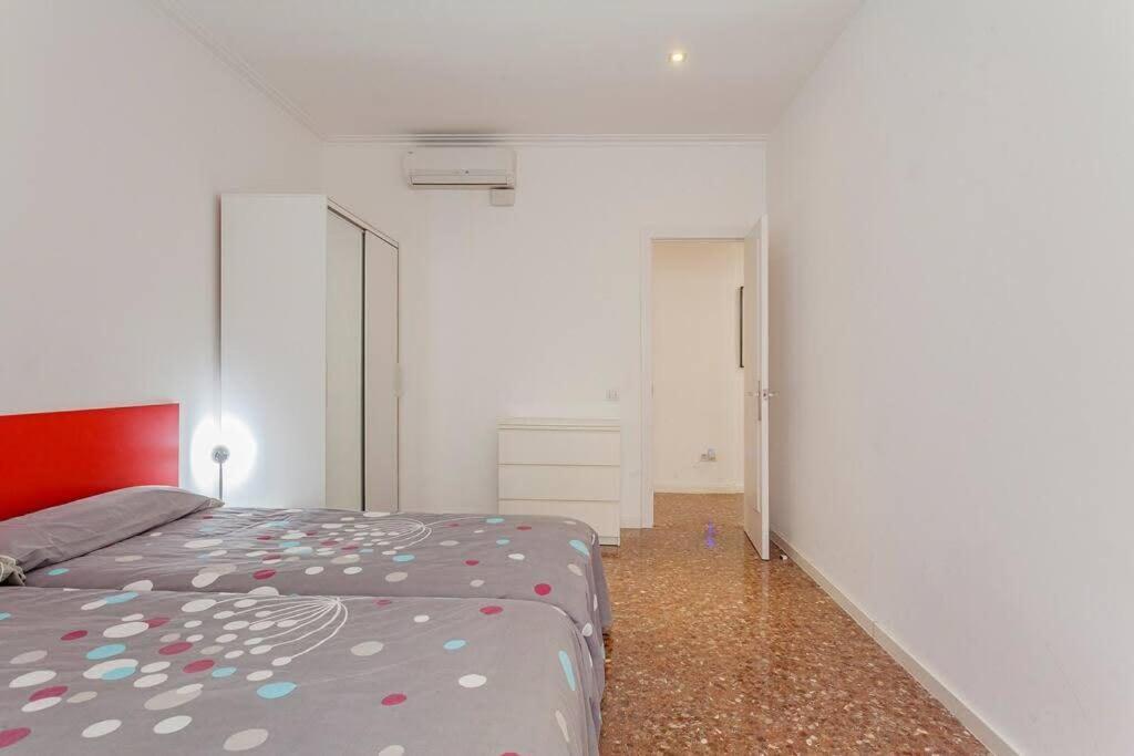 Big For 14 In The Heart Of Eixample Apartamento *