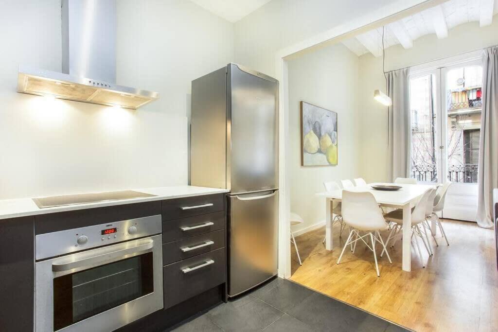 Bright And Modern 4bedroom With Terrace In Ramblas P1 Barcelona