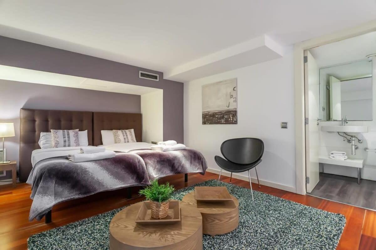 3bedroom Duplex With Balcony In Plaza Cataluna Apartment *