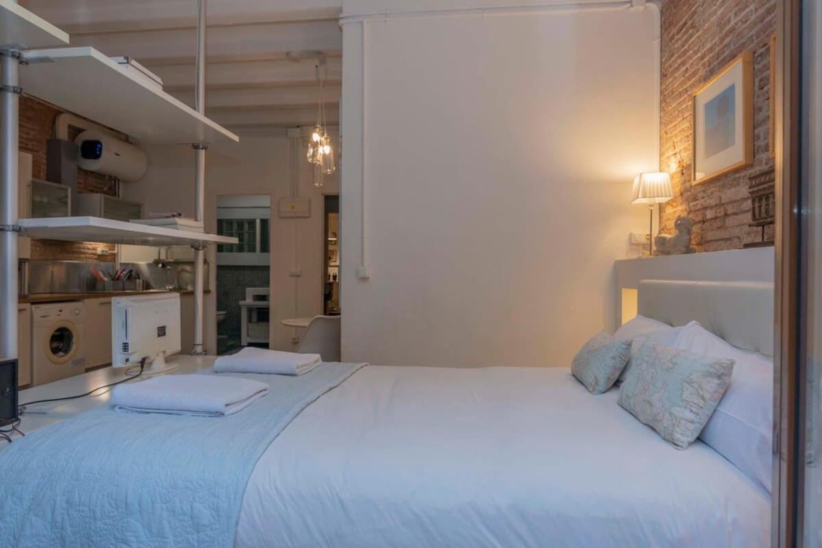 Exclusive 2 Bedroom In The Center *