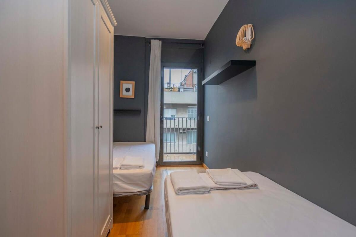 2 Bedroom Duplex With Balcony 4-3 * Barcelona