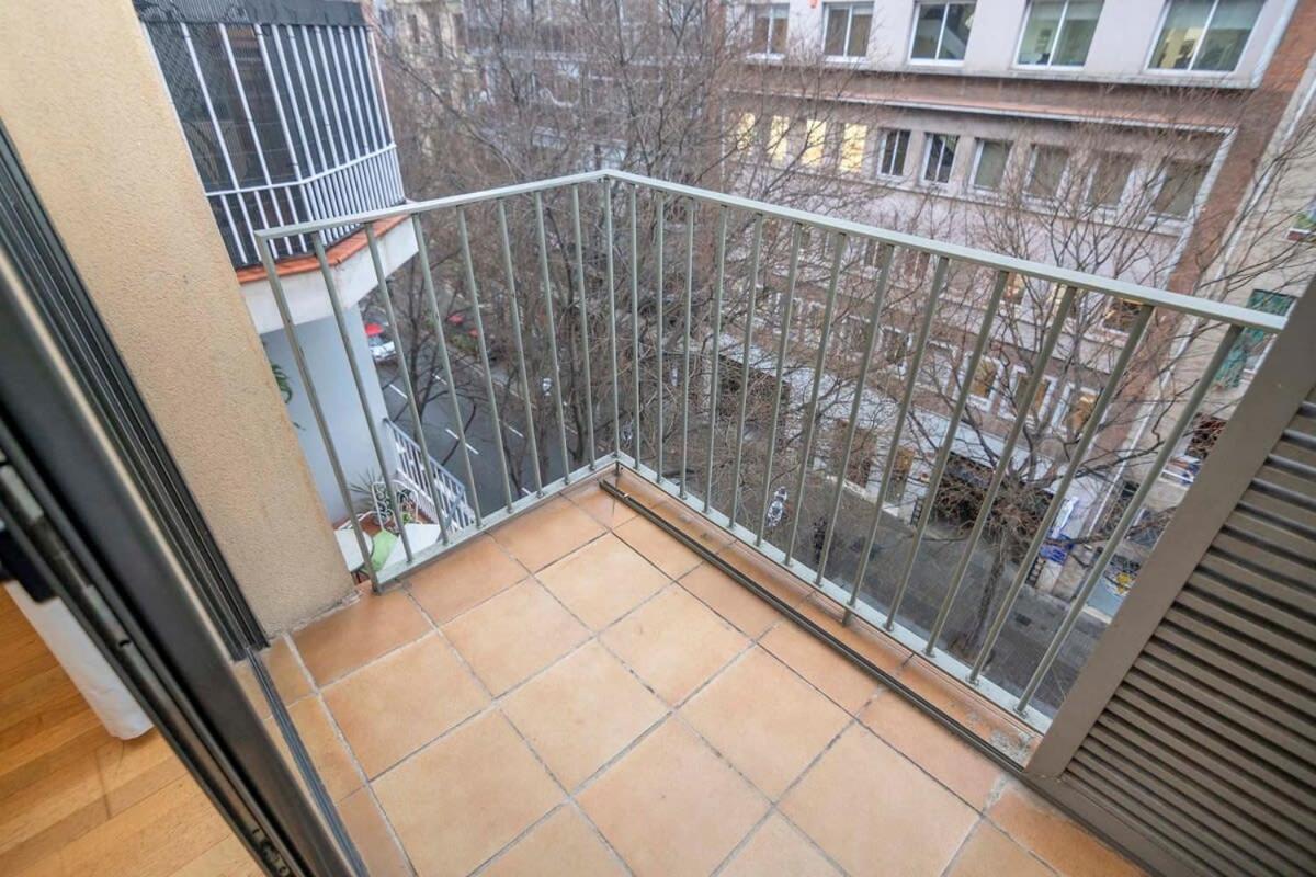2 Bedroom Duplex With Balcony 4-3 Apartamento Barcelona