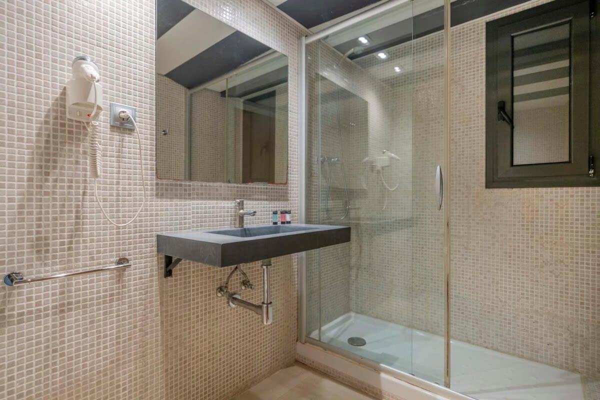 Modern And Bright In Eixample 1-2 Apartamento *