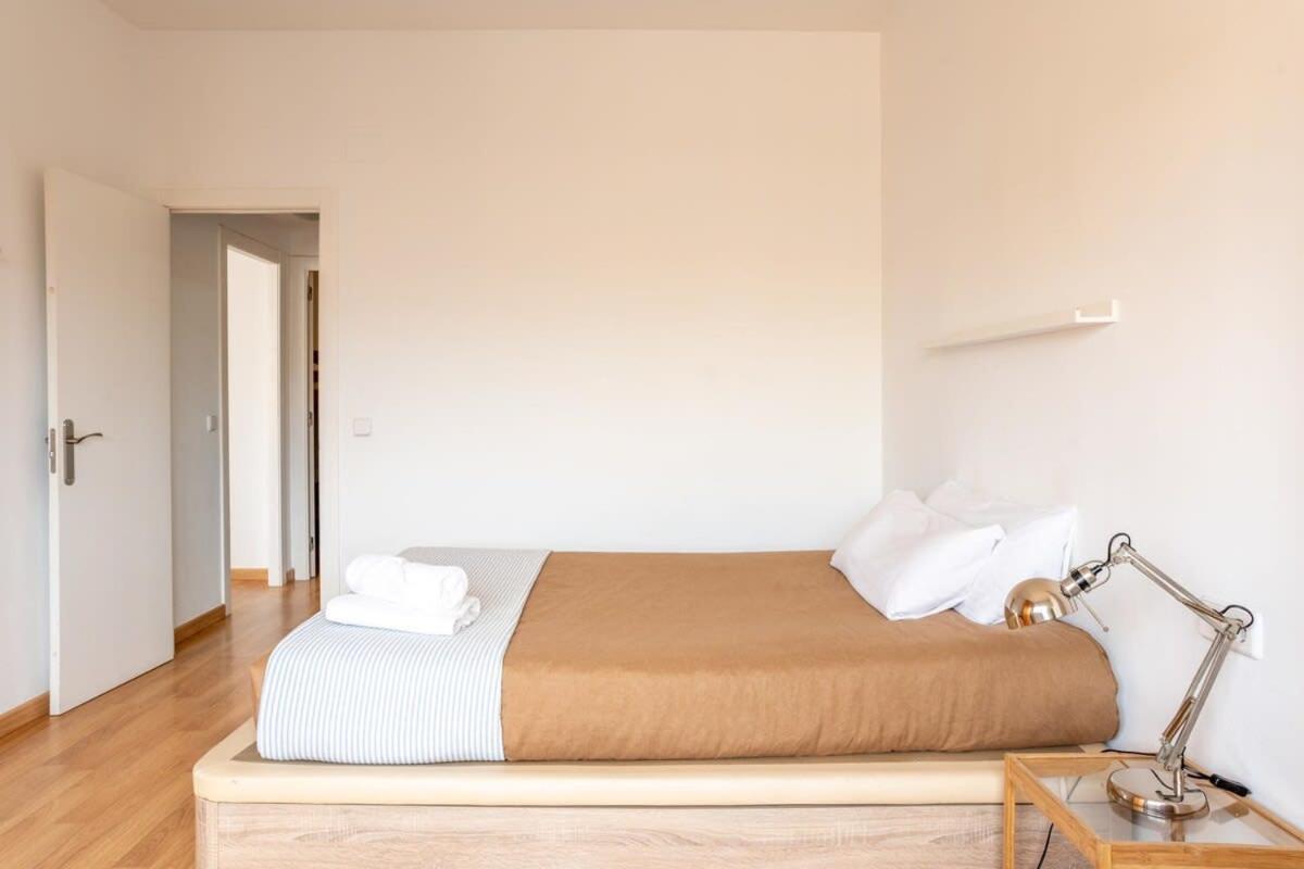 Bright 4bd With Terrace Near Arc De Triomf Barcelona