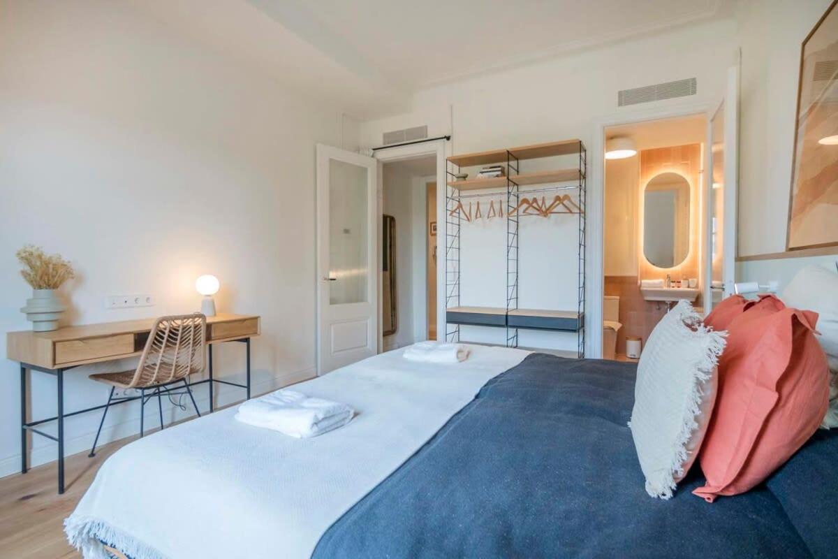 Amazing 5 Bedrooms 5 Bathrooms By Plaza Catalunya Apartment