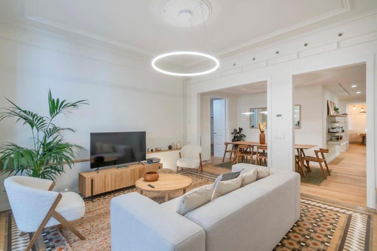 Amazing 5 Bedrooms 5 Bathrooms By Plaza Catalunya Apartment *