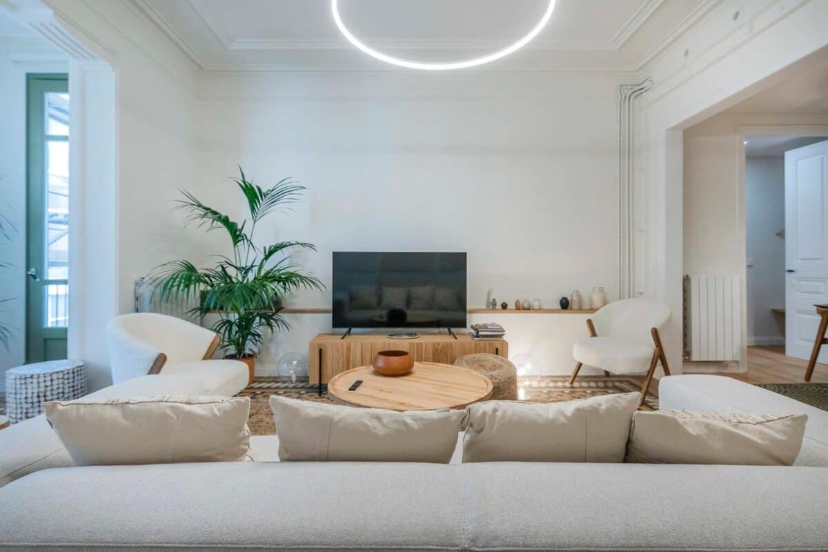 Amazing 5 Bedrooms 5 Bathrooms By Plaza Catalunya Apartment Barcelona