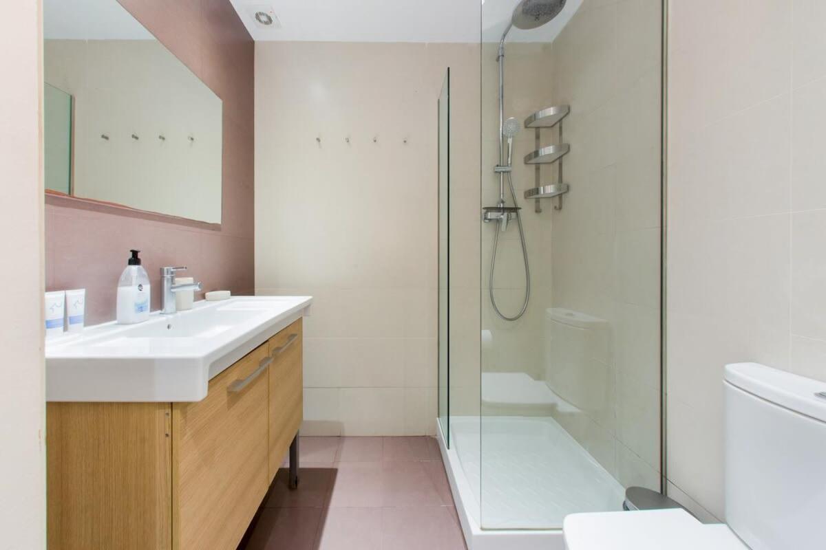 4 Bedroom With A Balcony In Ramblas 2 2