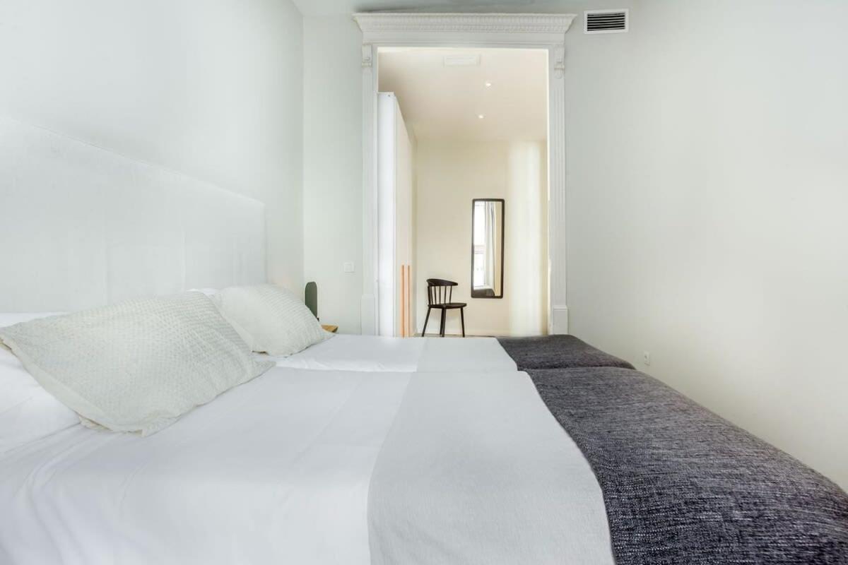 4bedroom With Balcony In Ramblas 1 1 Apartment *