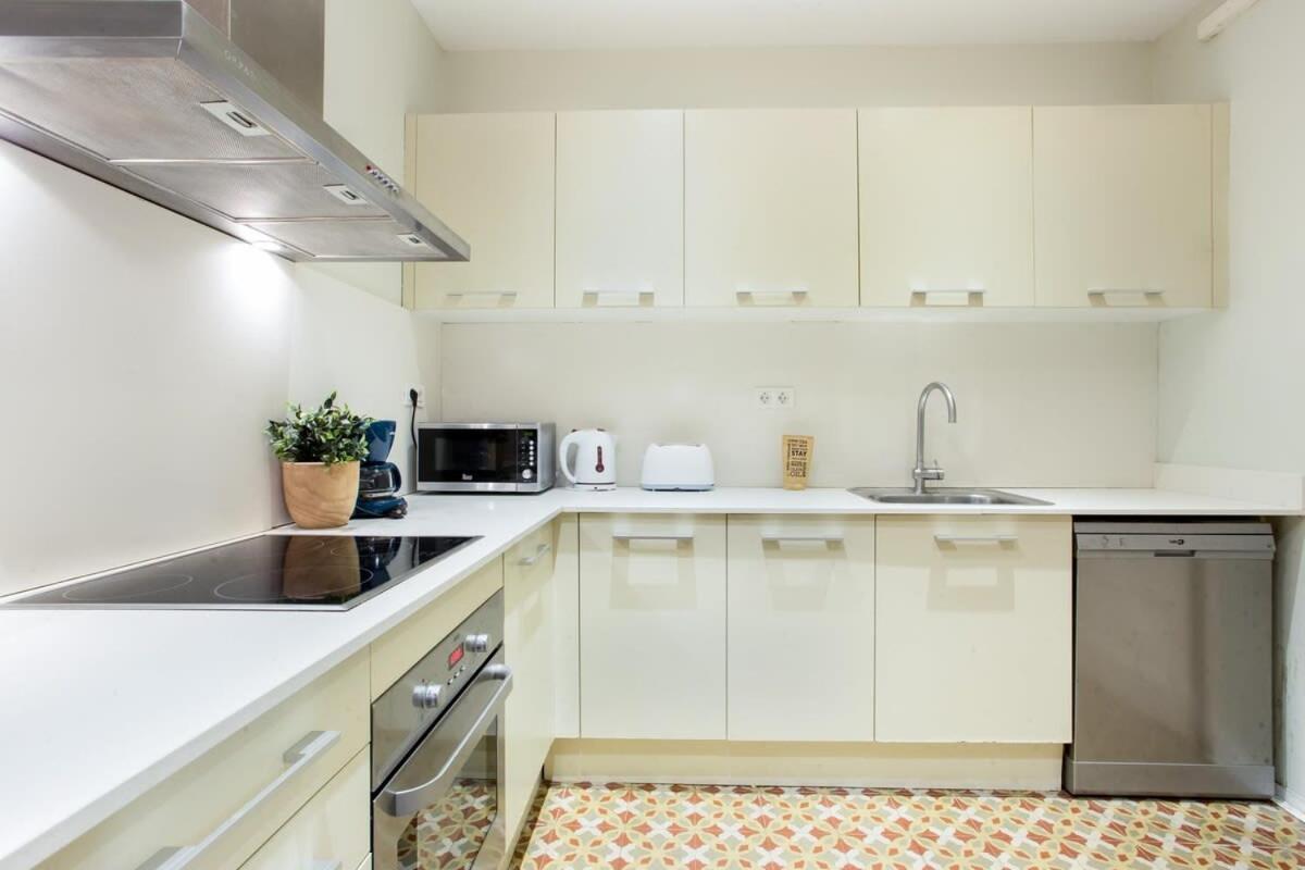 Apartamento 4 Bedroom With A Balcony In Ramblas 2 2 *