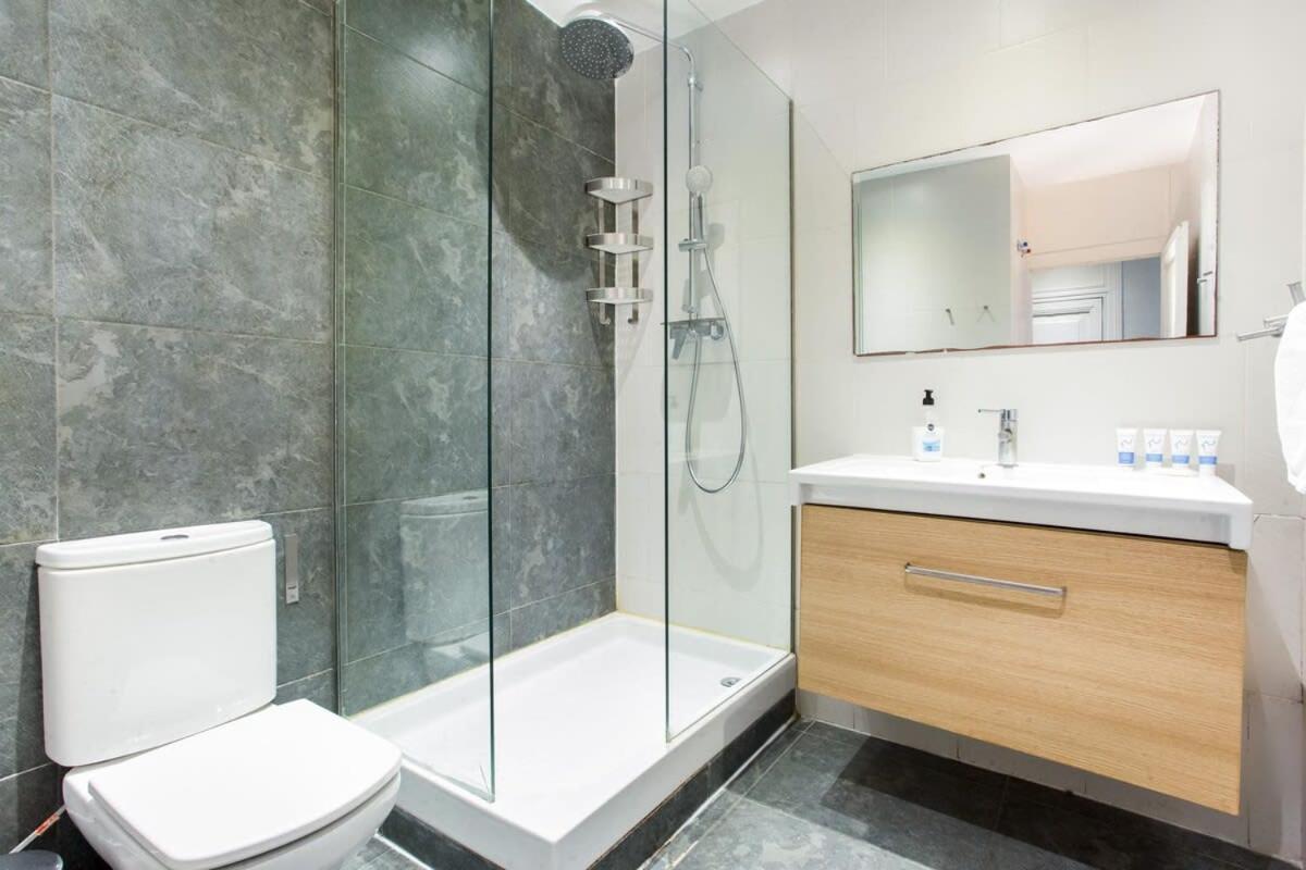 4 Bedroom With A Balcony In Ramblas 2 2
