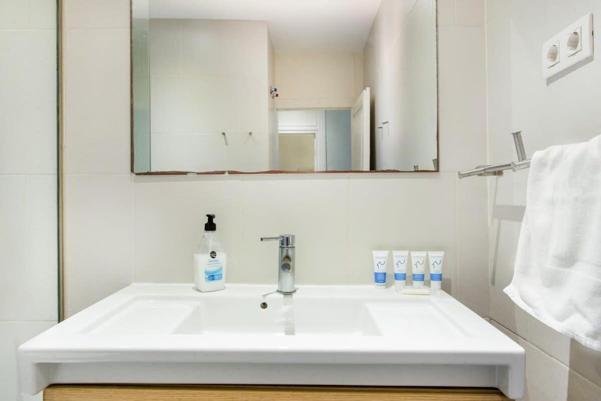 4 Bedroom With A Balcony In Ramblas 2 2 Apartamento