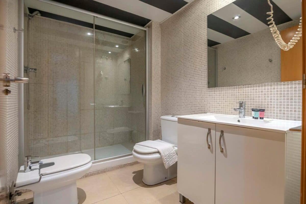 2 Bedroom With Balcony In Eixample 1-1 *