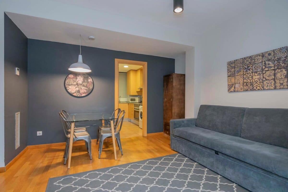 2 Bedroom With Balcony In Eixample 1-1 Apartamento