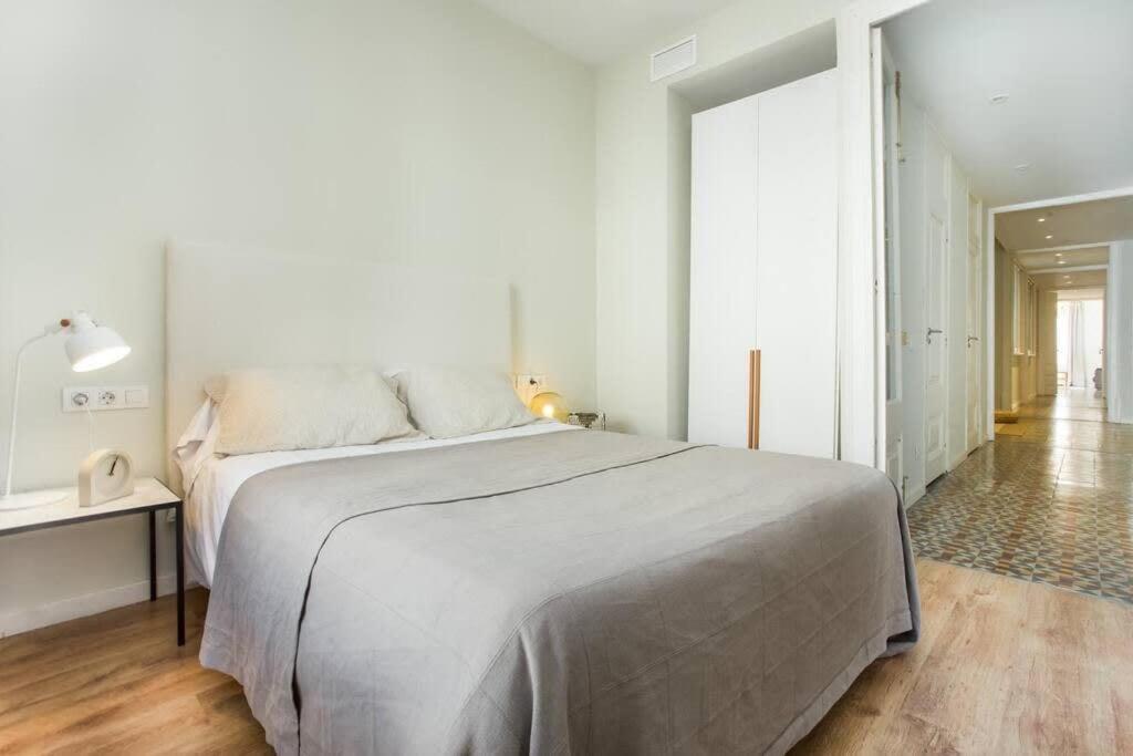 4bedroom With Balcony In Ramblas 3-2 *