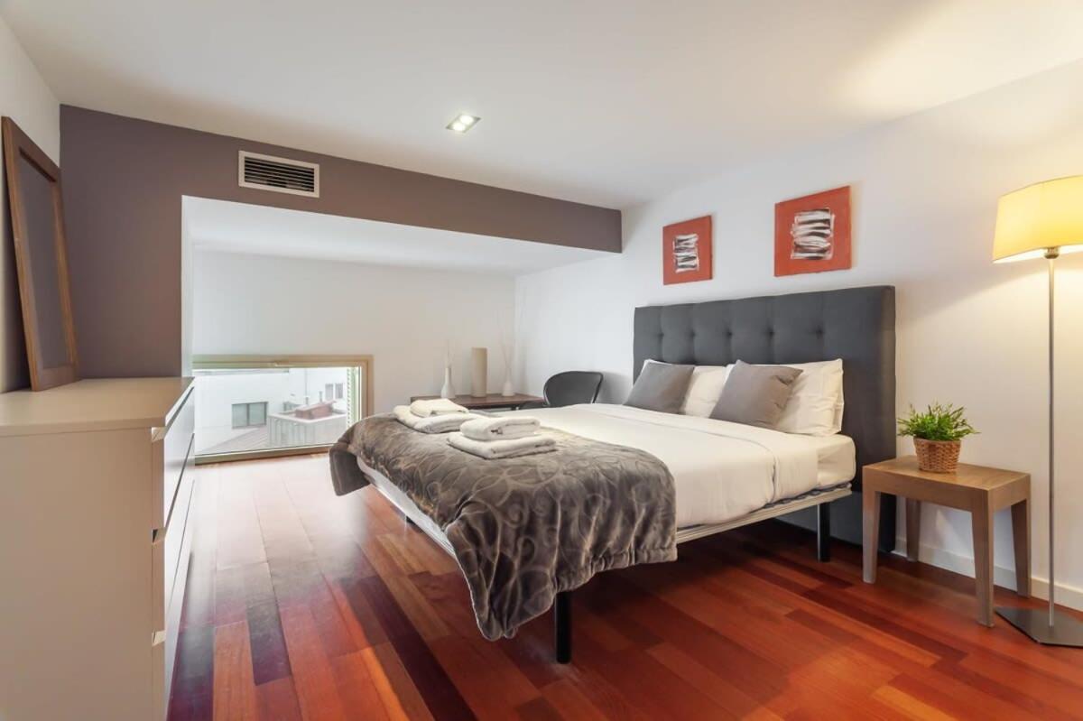 3bedroom Duplex With Balcony In Plaza Cataluna Apartment Barcelona