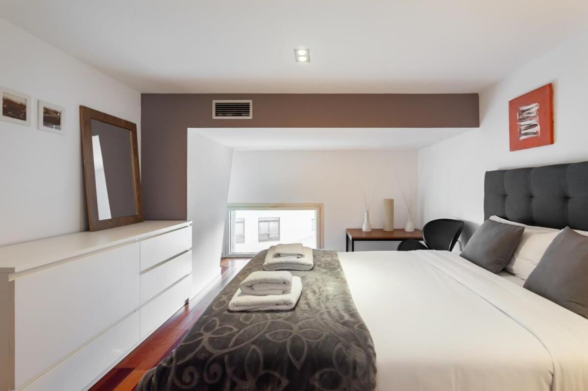 3bedroom Duplex With Balcony In Plaza Cataluna