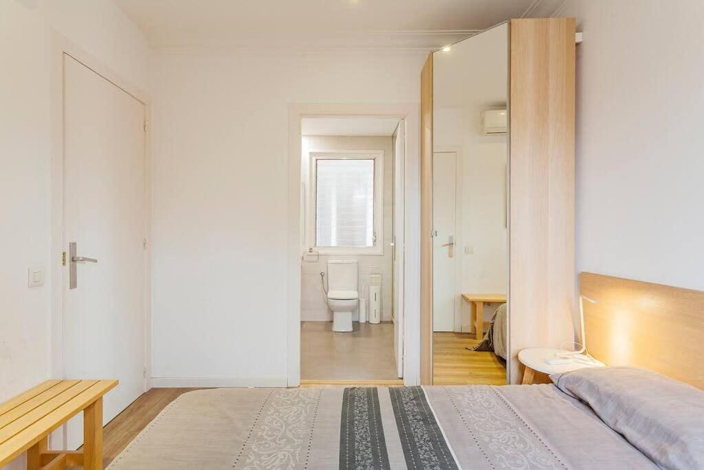 Big For 14 In The Heart Of Eixample Apartamento Barcelona