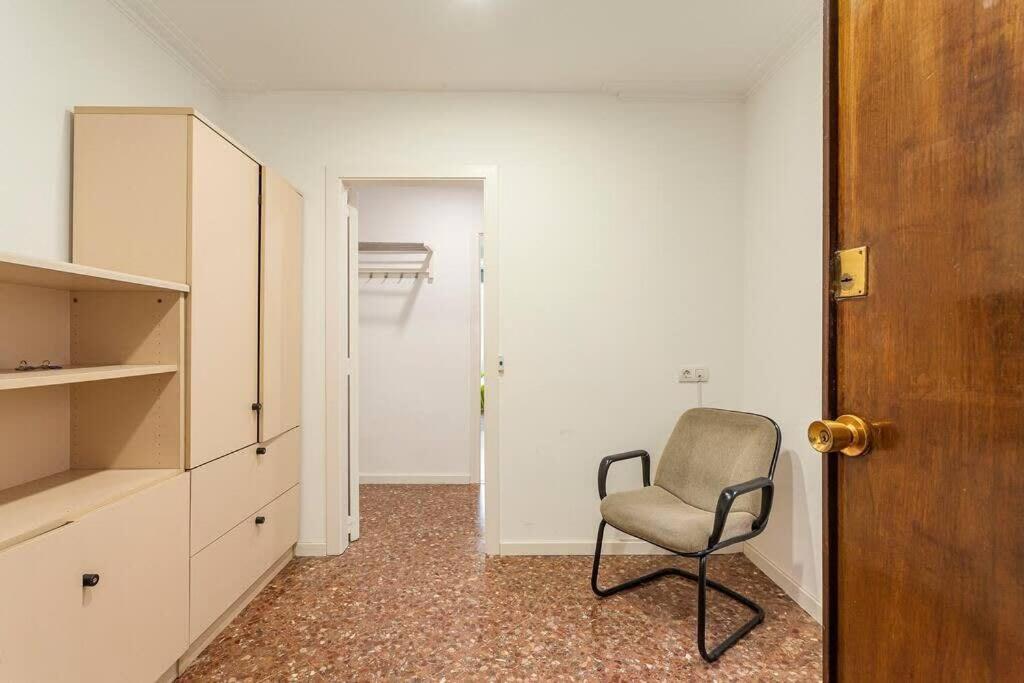 Big For 14 In The Heart Of Eixample Apartamento