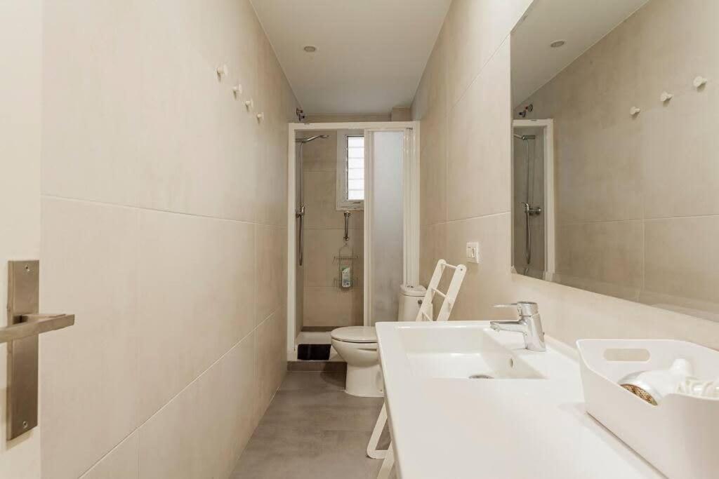 Big For 14 In The Heart Of Eixample Apartamento Barcelona