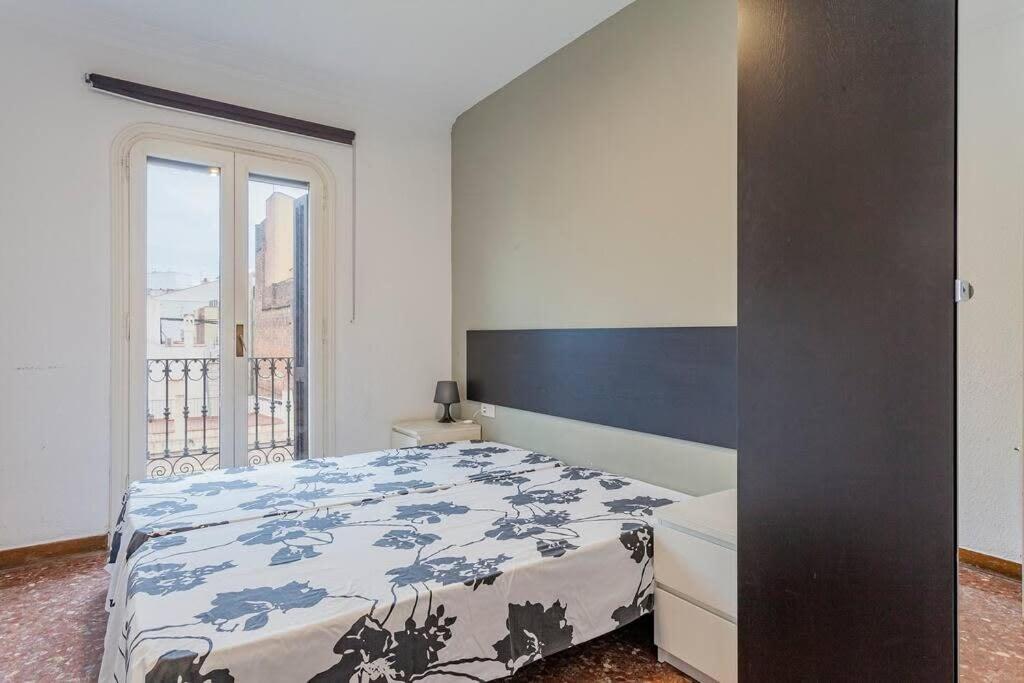 Big For 14 In The Heart Of Eixample Apartamento