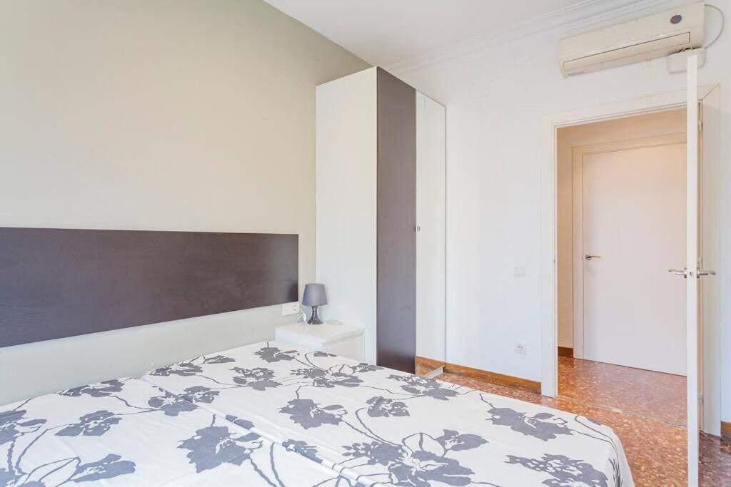 Big For 14 In The Heart Of Eixample Apartamento Barcelona