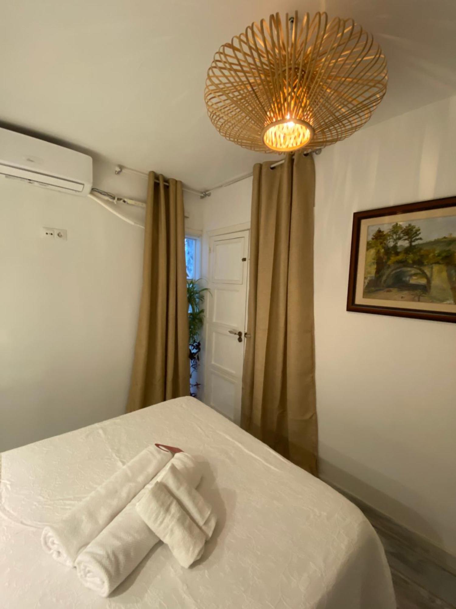 Studio Or With Private Bathroom Or With Shared Bathroom *