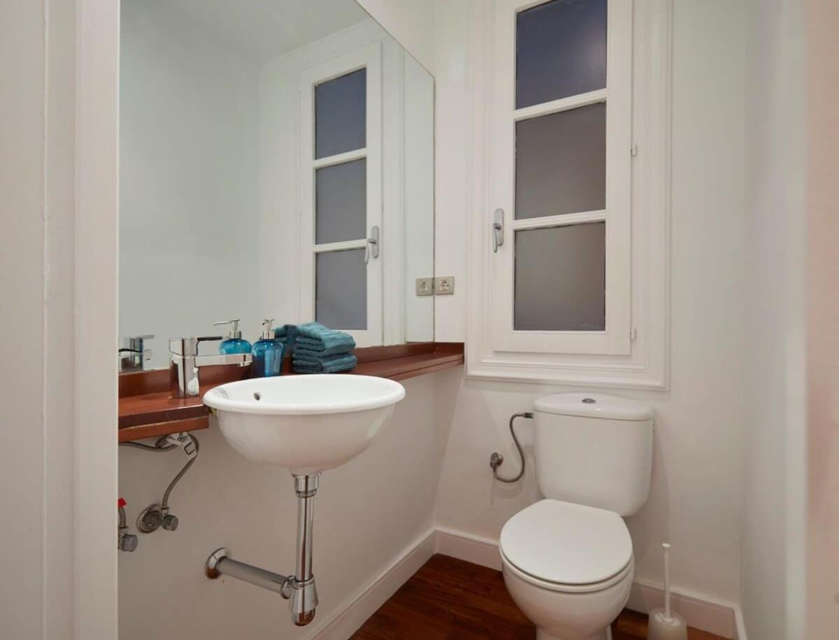 Classy 3bd - 2bth With Private Patio In Eixample * Barcelona