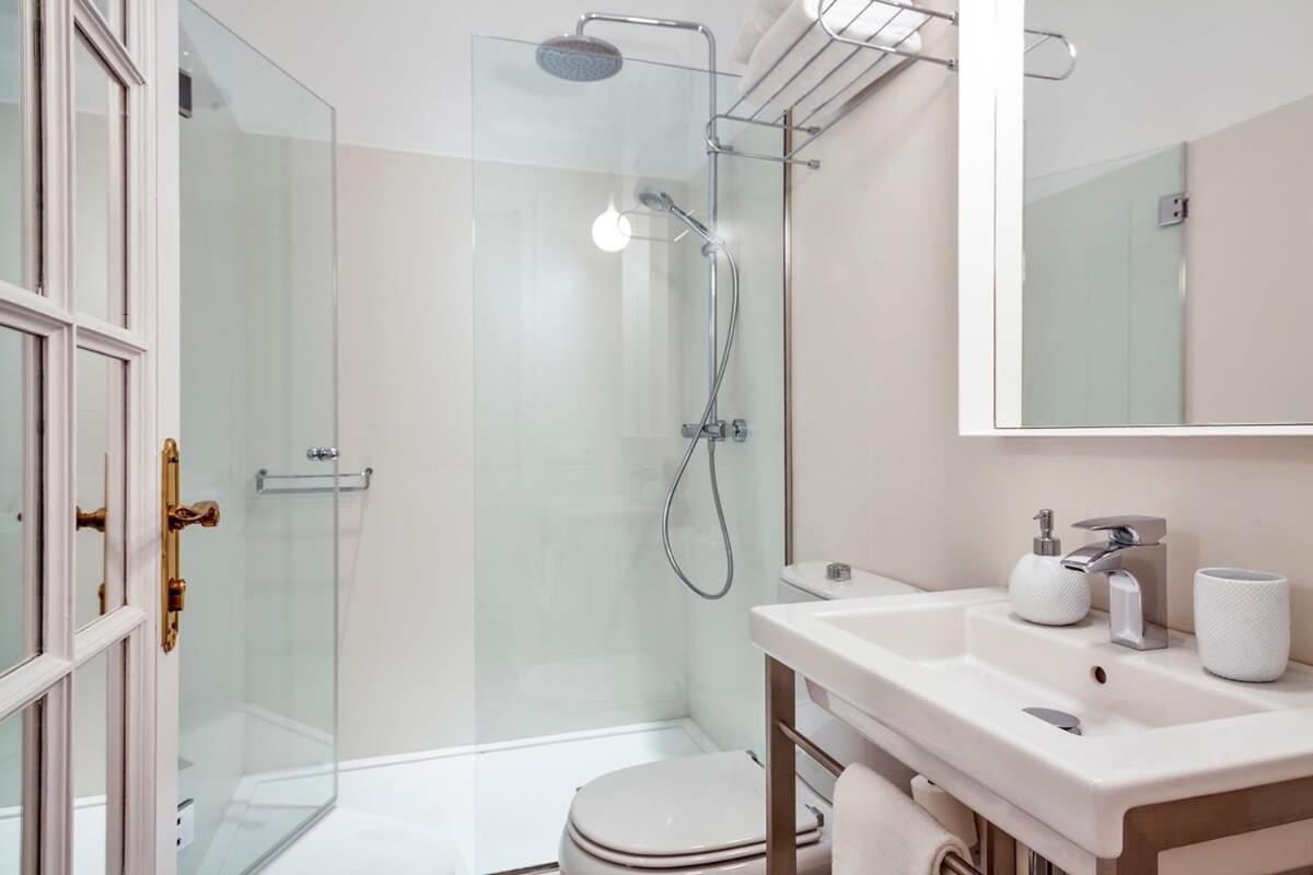 Apartment Casa Batllo - Luxury Historic 4bd 4bth For 9 Guests