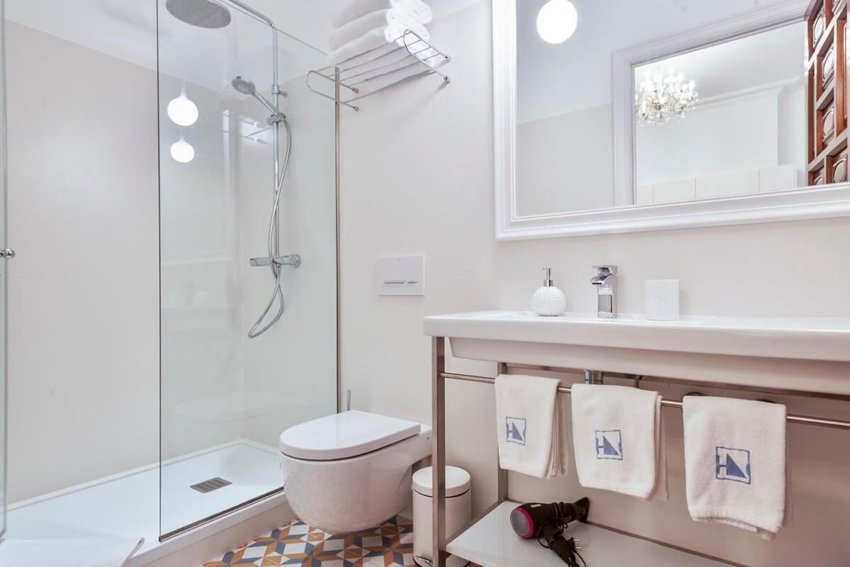 Casa Batllo - Luxury Historic 4bd 4bth For 9 Guests Apartment