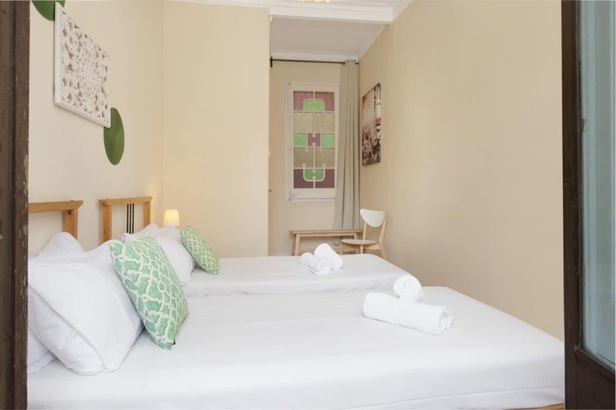 Paseo St Joan Classic 4bd For 10 Guests Apartment *