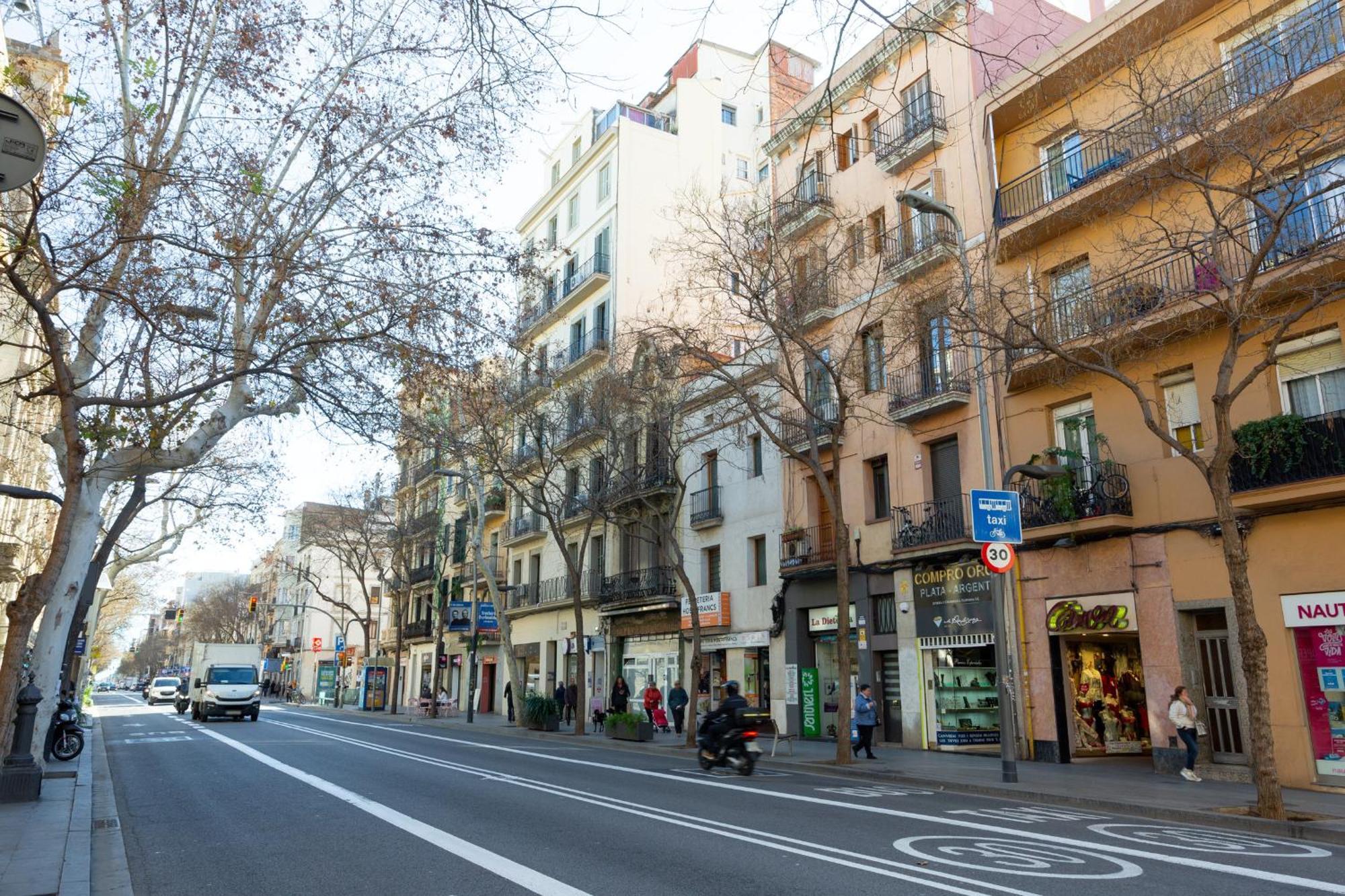 11crc1037 Newly Decorated Near Sants Station *