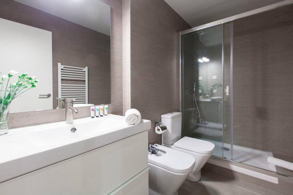 Apartamento Stylish And Centric 2-bedroom In Eixample &terrace P2 *
