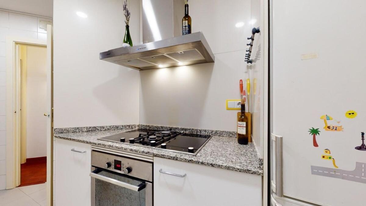Modern And Bright Three-bedroom In Eixample