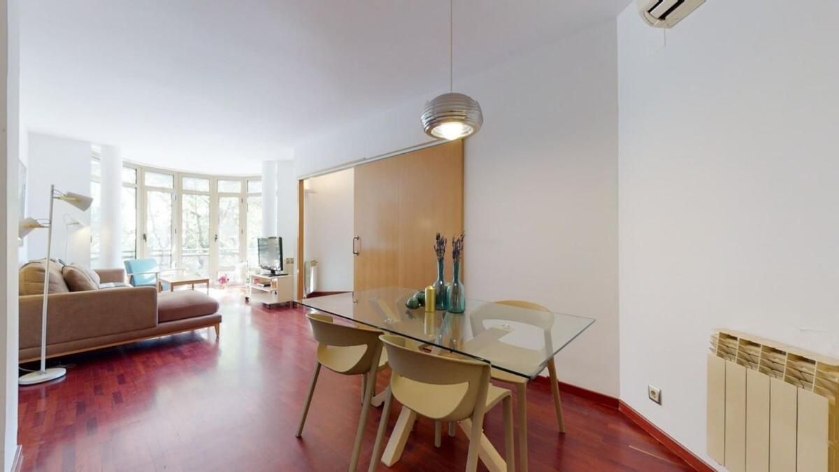 Apartamento Modern And Bright Three-bedroom In Eixample Barcelona