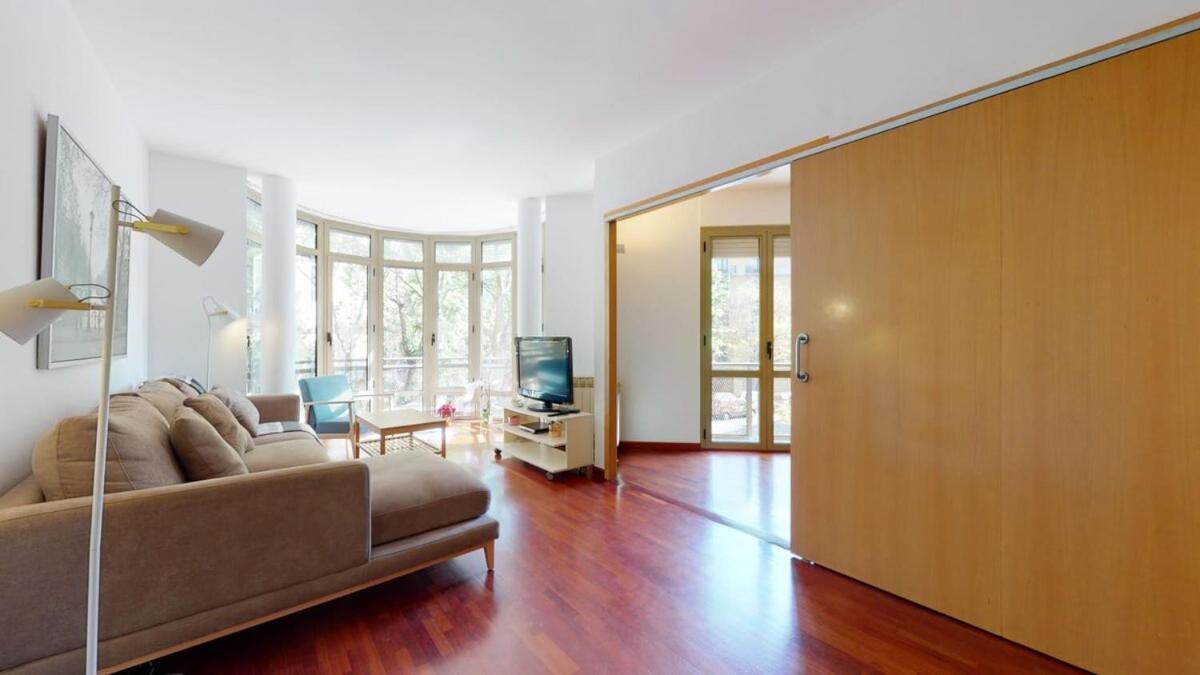 Apartamento Modern And Bright Three-bedroom In Eixample Barcelona