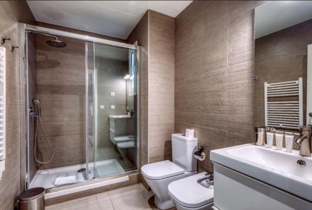 Beautiful 4bd 4ba In Eixample District Apartamento Barcelona