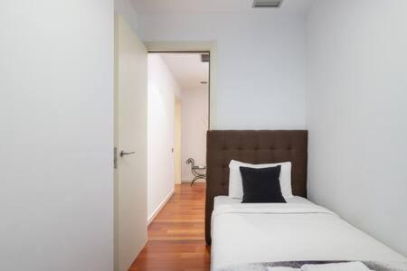Wonderful 2-bd With Balcony Plaza Cataluña * Barcelona