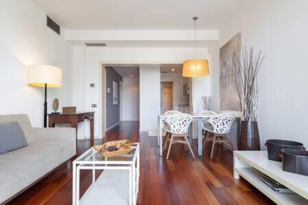Wonderful 2-bd With Balcony Plaza Cataluña Apartamento